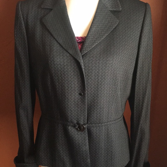 Tahari Front Clasp Fitted Blazer - Picture 2 of 16